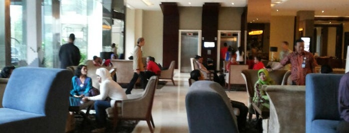 Hotel Santika Taman Mini Indonesia Indah is one of Lugares favoritos de Nur.