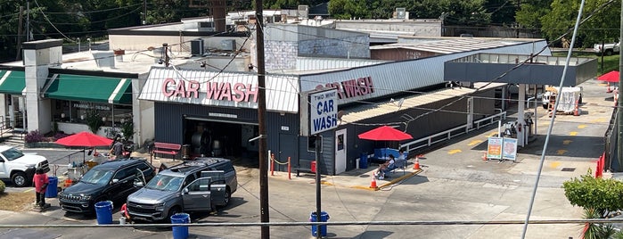 Two Minit Carwash is one of Chesterさんのお気に入りスポット.