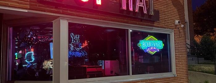 Top Hat Bar & Lounge is one of Sioux Falls Dives.