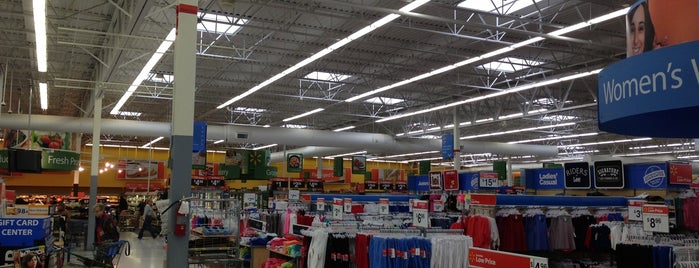 Walmart Supercenter is one of Lisa 님이 좋아한 장소.