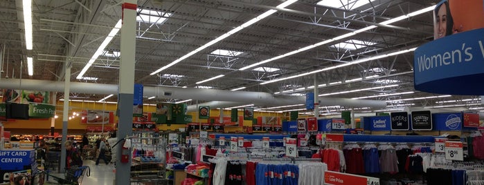 Walmart Supercenter is one of Tempat yang Disukai Lisa.