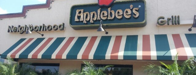 Applebee's Grill + Bar is one of Tempat yang Disukai Fernando.