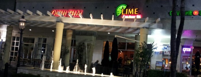 Lime Fresh Grill is one of สถานที่ที่บันทึกไว้ของ Claudio.