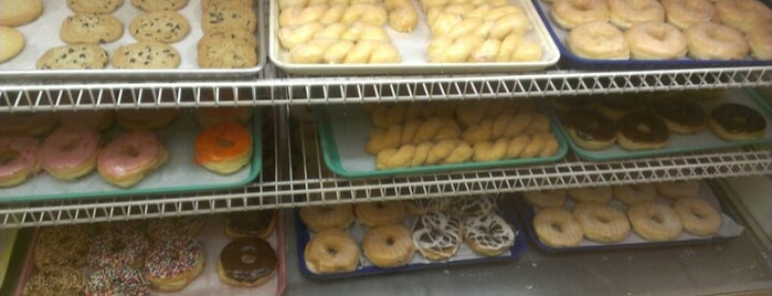 Bee's Donuts is one of Donut Trail.