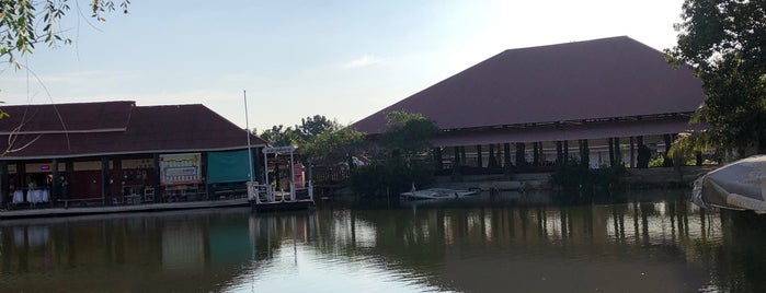 Hua Hin Sam Phan Nam Floating Market is one of Non . KrungThep.