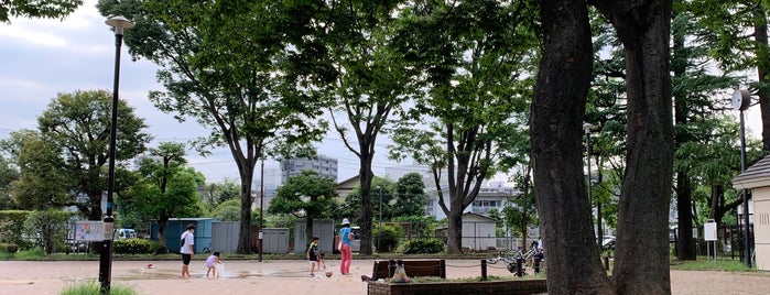駒沢緑泉公園 is one of せたがや百景.