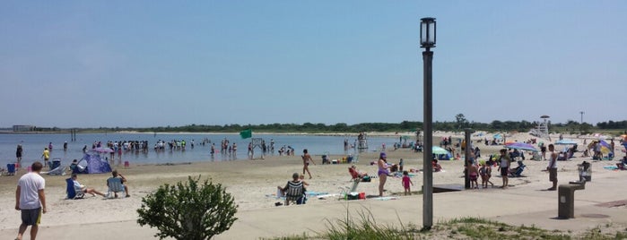 Jones Beach - Field 5 is one of Tempat yang Disukai Duane.