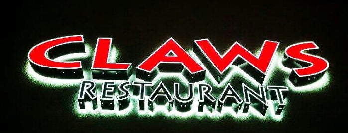 Claws Restaurant is one of สถานที่ที่ Michelle ถูกใจ.