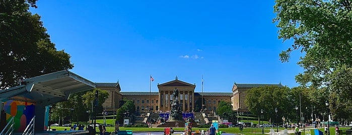 Eakins Oval is one of Philadelphie.