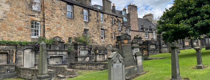 Greyfriars Kirkyard is one of Carlさんのお気に入りスポット.