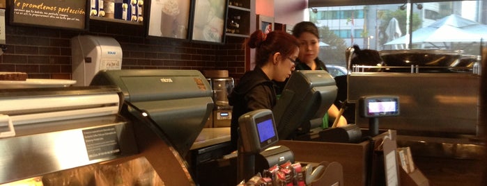 Starbucks is one of Tempat yang Disukai Hector.