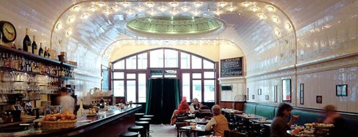 Café Paris is one of Hamburg.