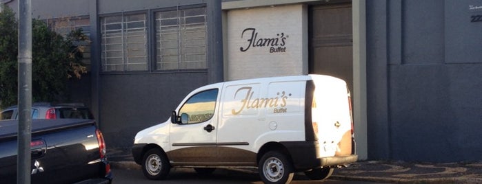 Flami's Buffet is one of Locais curtidos por Elaine.