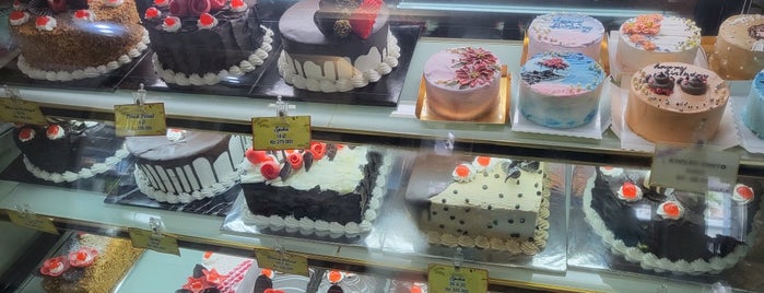 Ratna Cake & Bakery is one of malang directory.