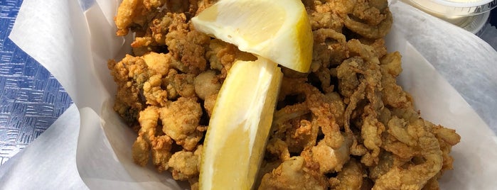 Sandbar Seafood is one of Lugares favoritos de Ryan.