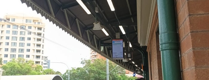 Platforms 7 & 8 is one of Sydney Trains (K to T).