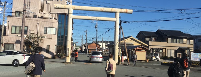 Futaminoura Station is one of Lugares favoritos de Shin.