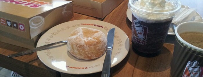 Dunkin' is one of Alexanderさんのお気に入りスポット.
