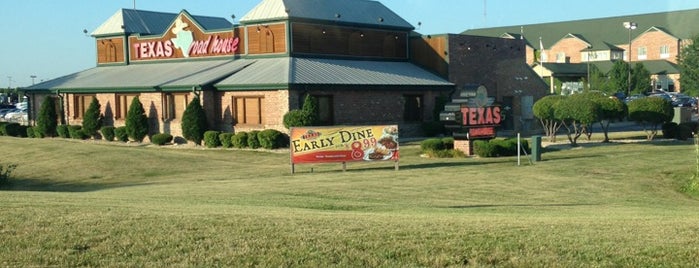 Texas Roadhouse is one of Lieux qui ont plu à Matt.