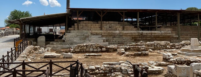 Hekatomnos Anit Mezarı is one of สถานที่ที่ ♏️UTLU ถูกใจ.