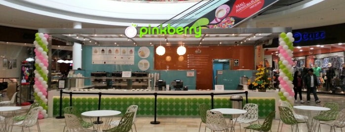 Pinkberry is one of comidas.