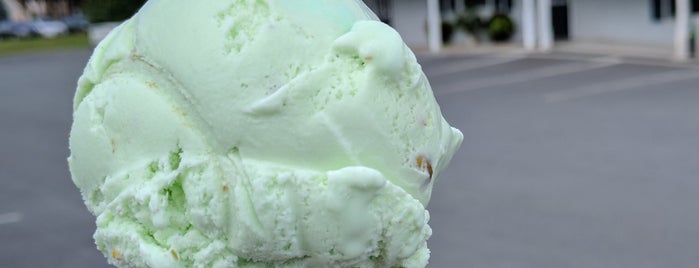 Gresham's Ice Cream is one of Lake Wallenpaupak.