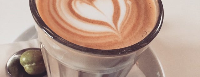 Tres Cabezas Berlin Coffee Roasters is one of Posti che sono piaciuti a Alexya.