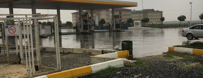 Hilvan Shell (Bil-Pet Petrol) is one of สถานที่ที่ Kenan ถูกใจ.