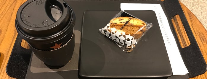 Starbucks Reserve is one of Lieux qui ont plu à Liliana.