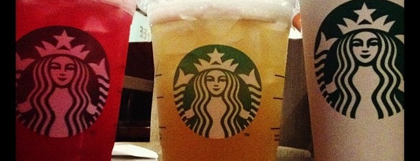 Starbucks is one of Julio D.さんのお気に入りスポット.