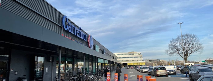 Carrefour hypermarkt is one of Places.