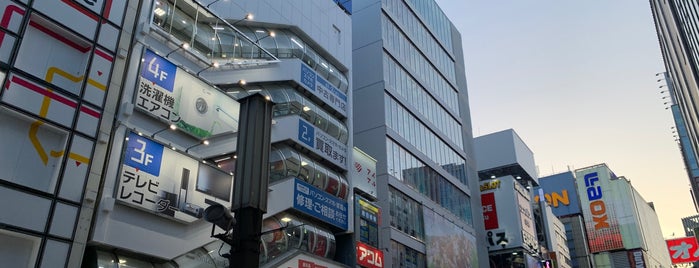 Akihabara is one of Orte, die Danny gefallen.