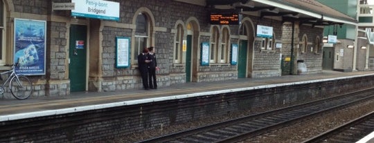 Bridgend Railway Station (BGN) is one of James : понравившиеся места.