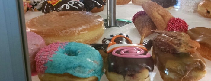 Voodoo Doughnut is one of Portland to-do☮️.