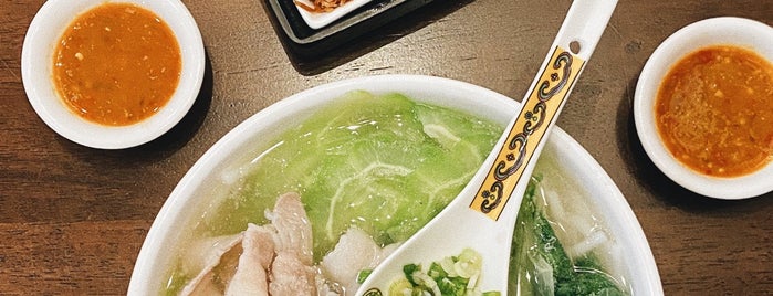 Go Noodle House 有間麵館 is one of Tempat yang Disukai Tracy.