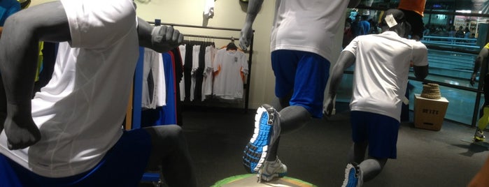 Reebok Store is one of Lugares favoritos de Omar.