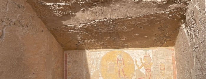 Tomb of Merenptah (KV8) is one of Egito.
