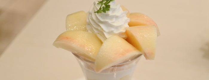 Sembikiya Fruits Parlour is one of The 15 Best Tea Rooms in Tokyo.