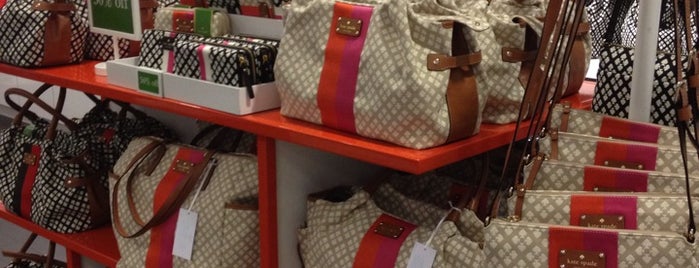 Kate Spade New York Outlet is one of Locais curtidos por Analu.