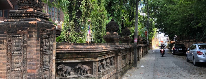 บ้านพ่อเลี้ยงหมื่น (Baan Phor Liang Muen's Terra Cotta Arts) is one of Chiang Mai.