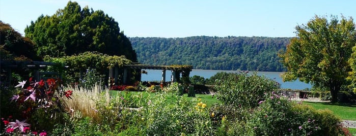 Wave Hill is one of An Amateur Botanist's Guide to Local Gardens.