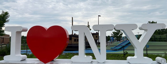 Western New York Welcome Center is one of Andrew'in Beğendiği Mekanlar.