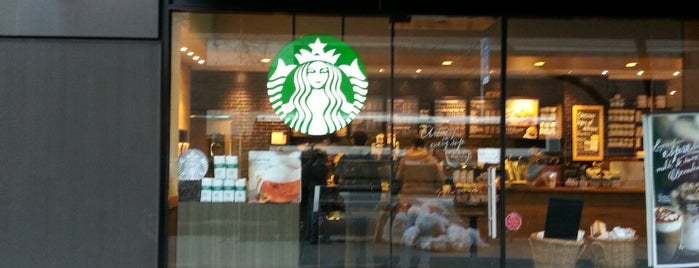 Starbucks is one of Lieux qui ont plu à Sakinah.
