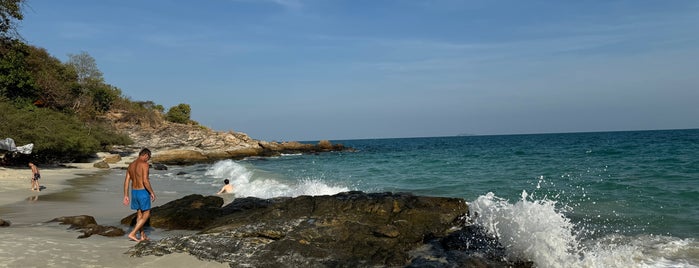 Ao Nuan is one of Koh Samet.