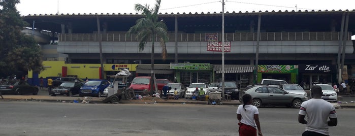 Grand Marche de Treichville is one of Abidjan hotels and restaurants.