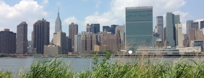 Gantry Plaza State Park is one of Empire City.