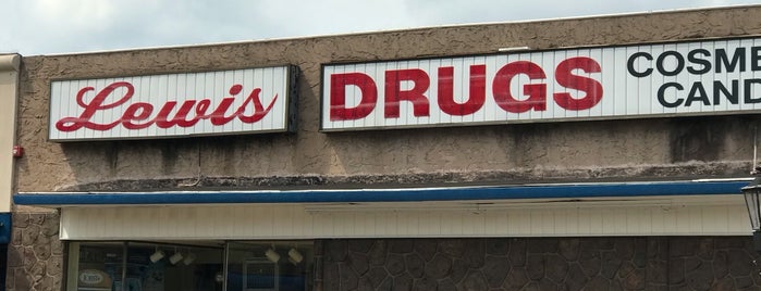 Lewis Drugs is one of Darren 님이 좋아한 장소.