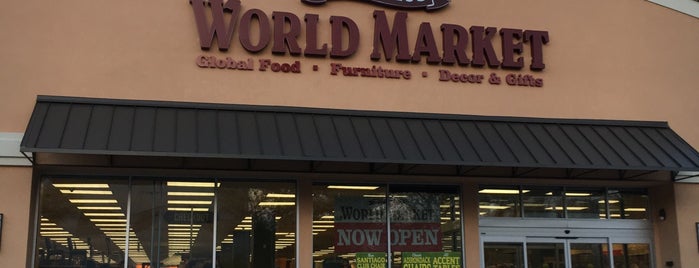 World Market, Paramus NJ is one of Orte, die Dan gefallen.