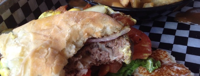 The Works Gourmet Burger Bistro is one of Lugares favoritos de Thirsty.