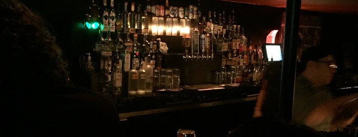 The OffBeat Bar is one of สถานที่ที่ Thirsty ถูกใจ.